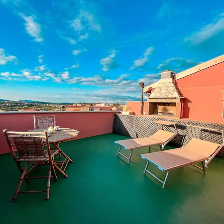 Meravigliosa Terrazza Vista Mare Tatil Evi *